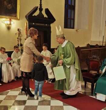 Zahvalo škofu dr Jamniku je izrekla  ravnateljica  Marijinega vrtca Slavi Snedec
